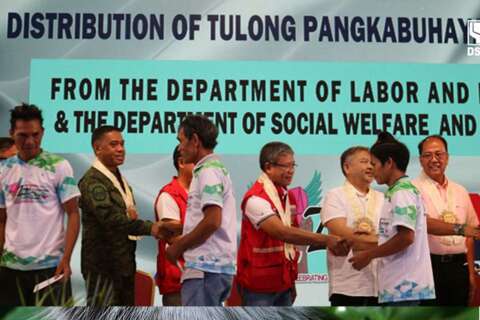 Cash aid to Zambo del Sur students and ex-rebels