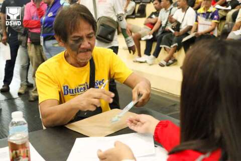 Distribution of cash aid to trike drivers